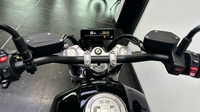 BMW R12 (24MY)